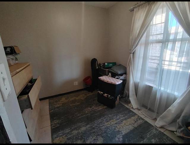 2 BEDROOM PROPERTY TO RENT IN DIE HOEWES